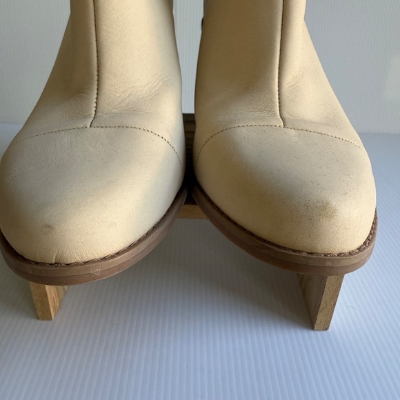 Toms Everly Cut Out Block Heel Cream Leather Booties Size 7.5W - Picture 3 of 10